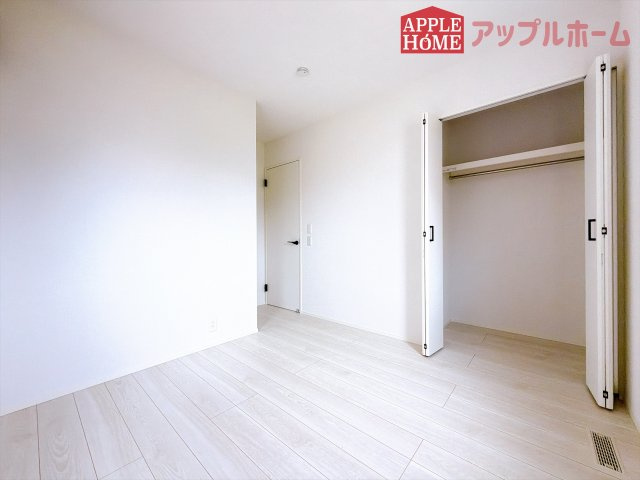 [新築住宅] 羽生市南5丁目 1期 全1棟の洋室|居室は全室収納あり！たっぷりある収納活用でお部屋もキレイを保てます♪