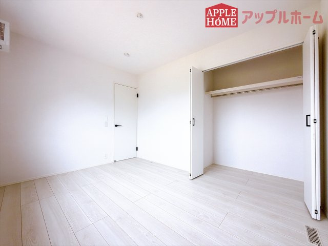 [新築住宅] 羽生市南5丁目 1期 全1棟の洋室|居室は全室収納あり！たっぷりある収納活用でお部屋もキレイを保てます♪