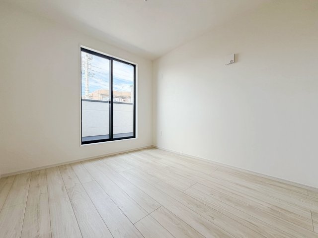 グレイス名古屋市天白区鴻の巣3期の洋室|上品な設えの洋室は、落ち着いた雰囲気の中でくつろげる空間。ご家族それぞれのライフスタイルに寄り添います。									
									