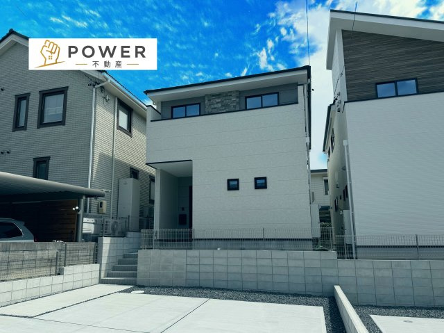 グレイス名古屋市天白区鴻の巣3期の外観|上品で飽きのこない外観デザインを採用。誰から見ても好印象を与える、落ち着いた佇まいとなっています。									
									