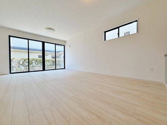 グレイス名古屋市天白区鴻の巣3期の居間・リビング|開放感あふれる洗練されたリビング空間。上品なくつろぎのひとときを、お過ごしいただけます。									
									