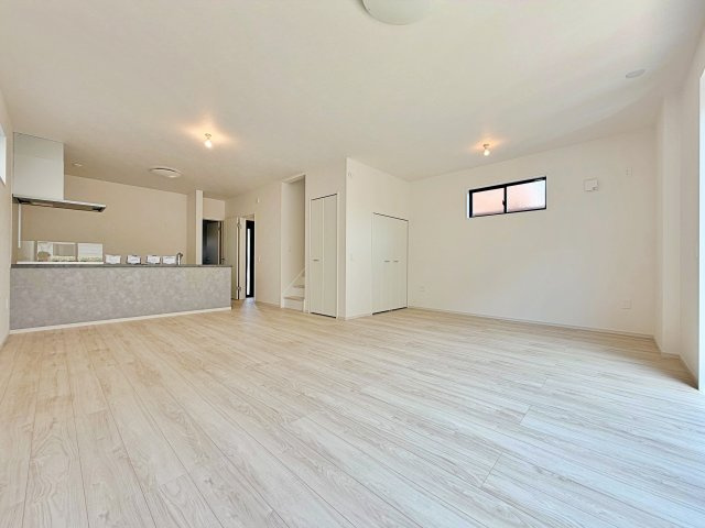 グレイス名古屋市天白区鴻の巣3期の居間・リビング|開放感あふれる洗練されたリビング空間。上品なくつろぎのひとときを、お過ごしいただけます。									
									