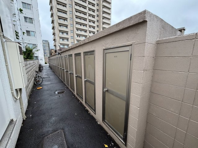 ライオンズマンション旭ヶ丘のその他|1住戸につき1つ、無料で利用できるトランクルーム。アウトドア用品やタイヤなど、大きな荷物の収納に便利