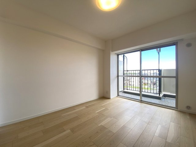 ガーデンプラザ柴又弐番館の洋室|間取り図右下の洋室5.5帖はウォークインクローゼットを備えた使い勝手の良いお部屋です。ベッドやデスクを配置しやすく、独立したプライベート空間として快適に過ごせます。