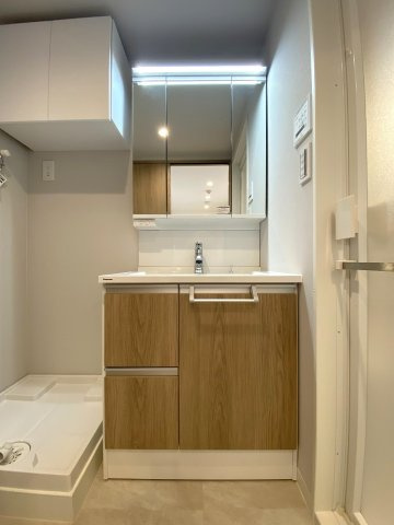 ガーデンプラザ柴又弐番館の浴室|浴室換気乾燥暖房機が付いた1317サイズのユニットバスへ新規交換済みです。一日の疲れた体をゆったりと癒やすことができ、雨の日のお洗濯物干しにも大変便利な浴室空間です。