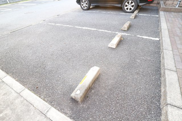 レオパレスALFの駐車場