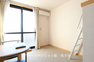 【居間・リビング】 | レオパレス天王台 | 画像3