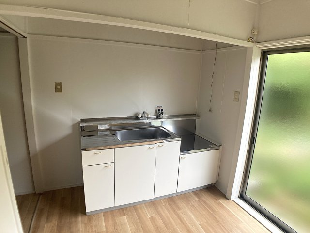 ドミールサニー緑町テラスのキッチン|コンロ設置可能の広々ガスキッチン