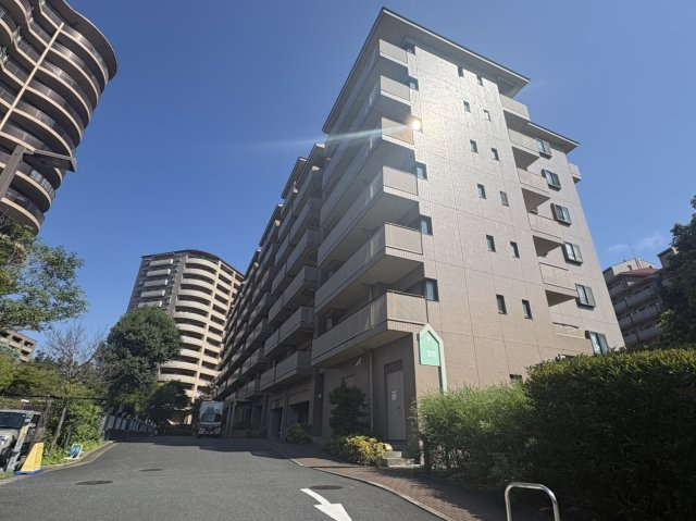 ガーデンプラザ新検見川5番館の外観|鉄筋コンクリート造9階建て