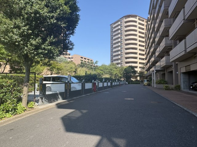 ガーデンプラザ新検見川5番館の駐車場|敷地内駐車場
