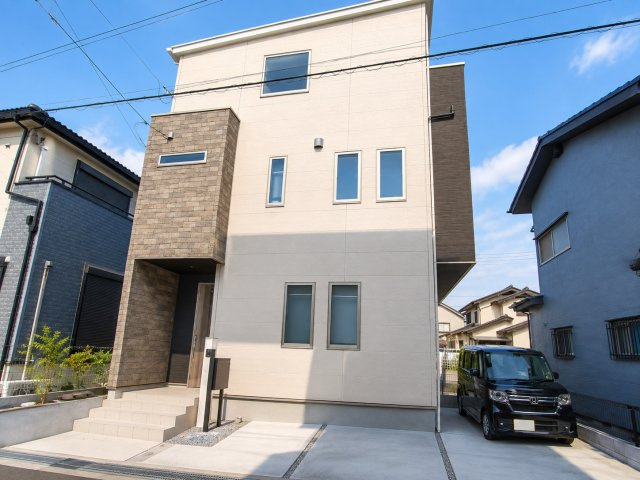三郷市　彦川戸1丁目　中古戸建の外観|モダンで落ち着きのある外観　※プライバシー保護の為、画像加工しております