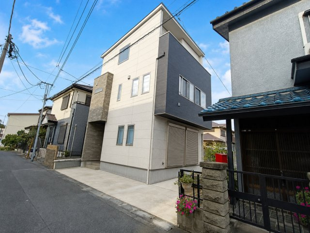 三郷市　彦川戸1丁目　中古戸建の前面道路含む現地写真|前面道路含む現地写真です　※プライバシー保護の為、画像加工しております