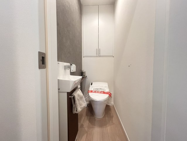神戸市中央区神若通3丁目　新築戸建のトイレ|2階トイレ。