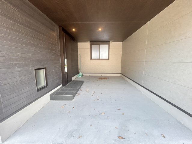 神戸市中央区神若通3丁目　新築戸建の駐車場|カーポート。