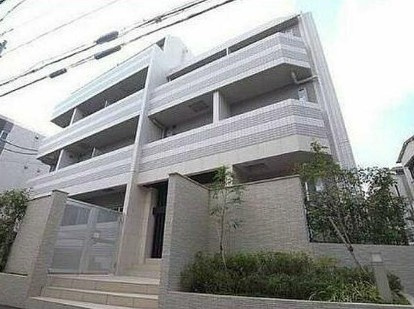 【外観】 | アイル新宿 | 鉄筋コンクリート造のがっちりとした建物。