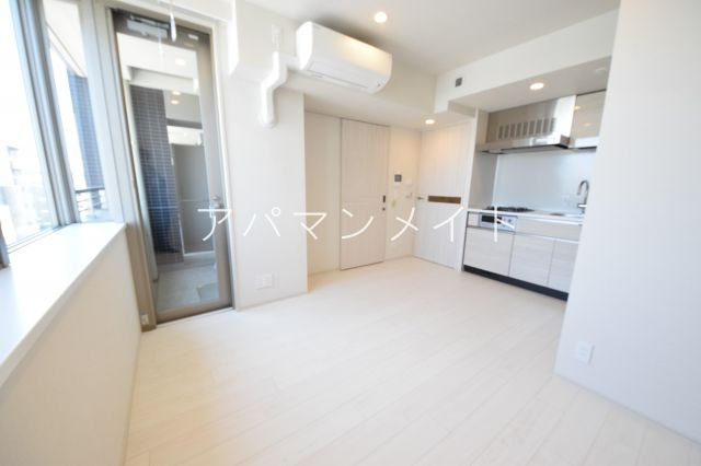 【居間・リビング】 | クレビア戸塚 | こちらのリビングで趣味の時間をお楽しみください