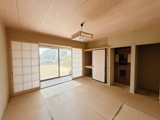 いわき市小名浜南富岡　中古住宅　陽当り良好 4SLDK　不動産プラスの和室|【9/15まで現況販売】1階和室。設備点検とクリーニングを行います。晴れの日には畳の部屋でゴロゴロするのも良いですよね。