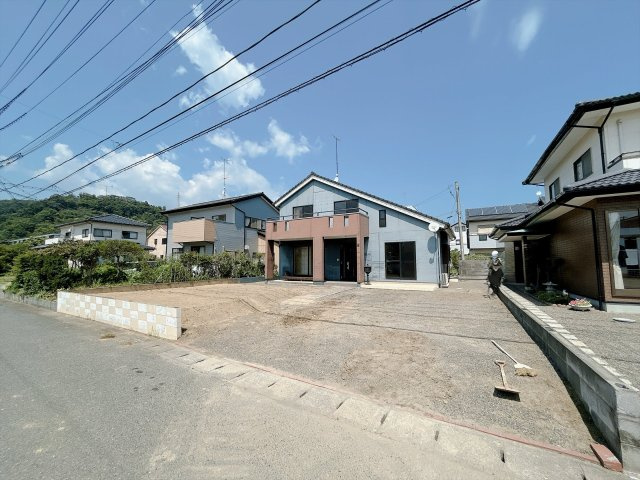 いわき市小名浜南富岡　中古住宅　陽当り良好 4SLDK　不動産プラスの外観|【9/15まで現況販売】外観写真別角度。雨漏り点検を行います。内覧ご希望承っております。