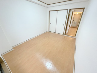 【洋室】 | ピレネ園田　３０１