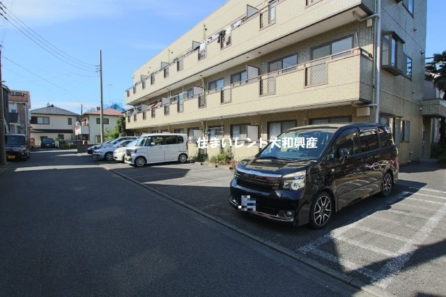 ロイヤルハウスⅡの駐車場