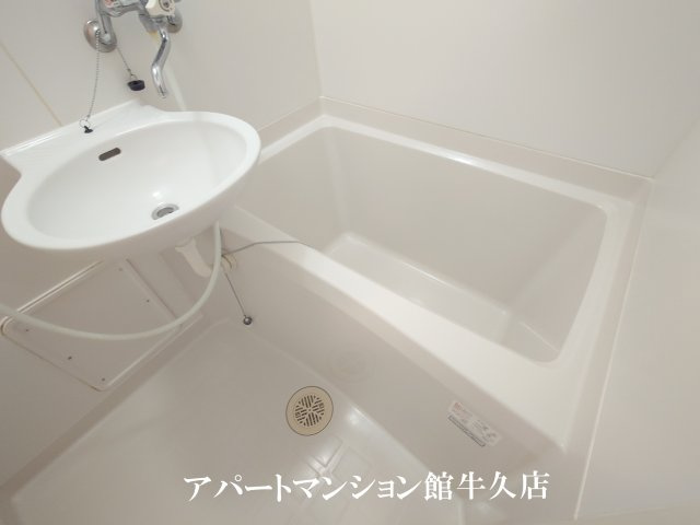 牛久市中央５丁目の賃貸マンションの浴室
