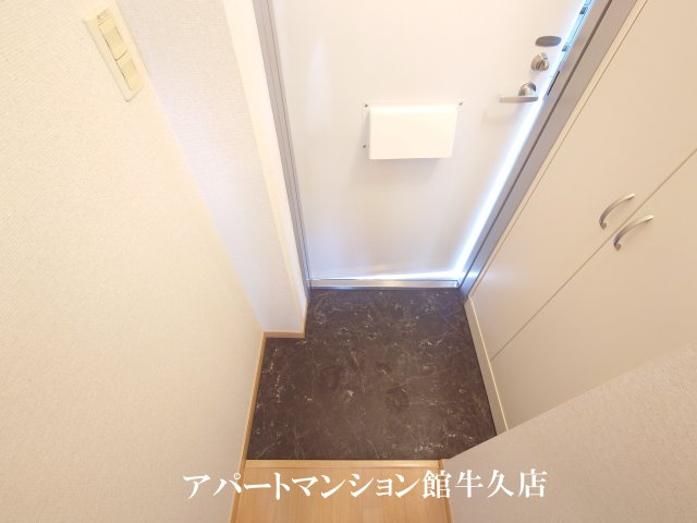 牛久市中央５丁目の賃貸マンションの玄関