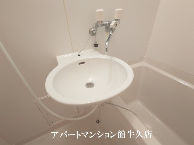 牛久市中央５丁目の賃貸マンションの独立洗面台|画像8