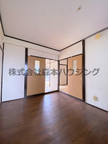 【居間・リビング】 | 　大日松原マンション | こちらの居間で趣味の時間をお楽しみください