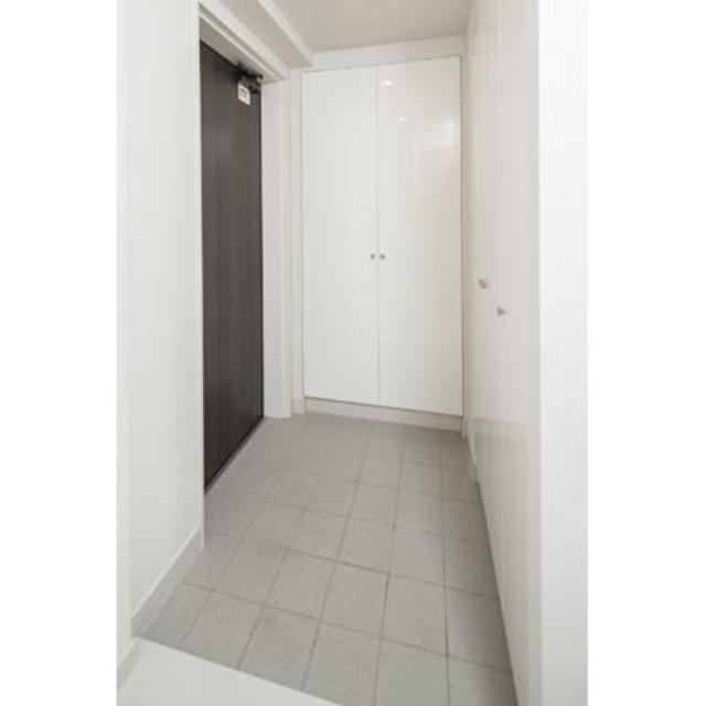 メルクマール京王笹塚レジデンスの玄関|※写真は同タイプ住戸です。