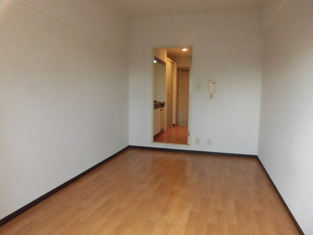 ロイヤルハイツ西淡路パート２