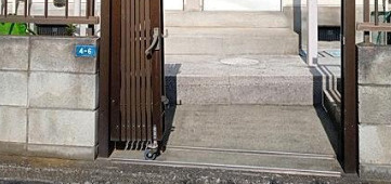 トライアングルのエントランス