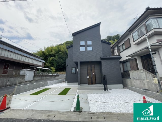 大津市秋葉台　第2期　新築一戸建てのその他|前面道路は車の通りも少なくて安心です。