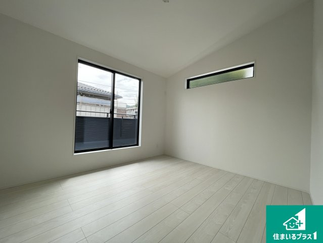 大津市秋葉台　第2期　新築一戸建ての洋室|シンプルな洋室は、自分好みのインテリアが楽しめます♪ご家族とインテリアや家具を選びに行くのは新築購入時の醍醐味の一つです。ぜひお楽しみください♪