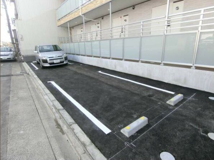 リブリ・アルバ中村公園の駐車場