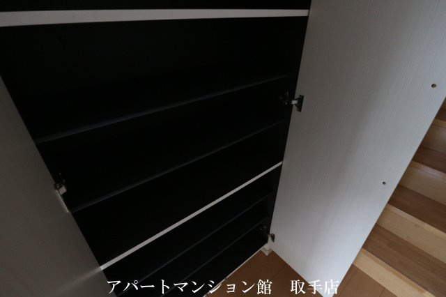 ジュネス・キミサクＢの玄関