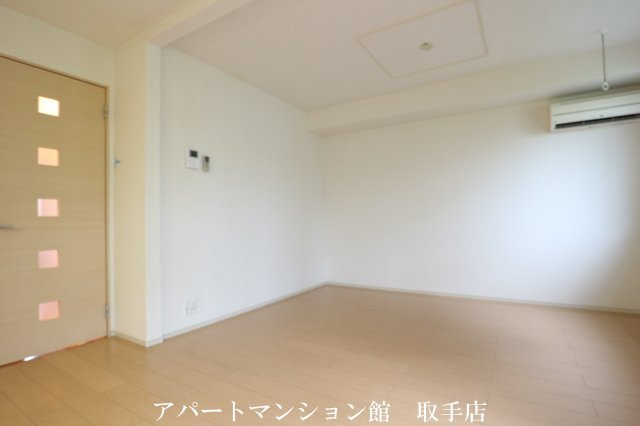 ジュネス・キミサクＢの居間・リビング