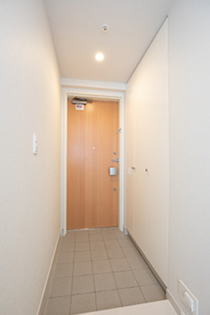 メルクマール京王笹塚レジデンスの玄関|※写真は同タイプ住戸です。