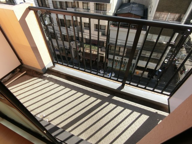 ファミーユビルのバルコニー|他のお部屋の参考写真となります。