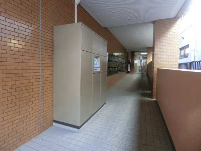 ファミーユビルのロビー
