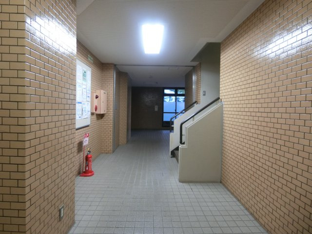 ファミーユビルのロビー