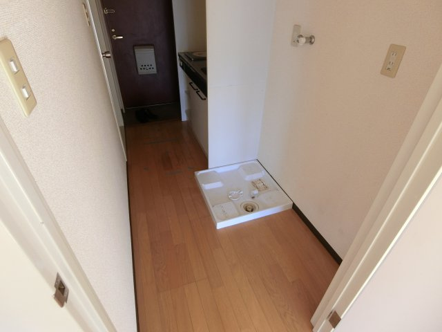 ファミーユビルの玄関|他のお部屋の参考写真となります。