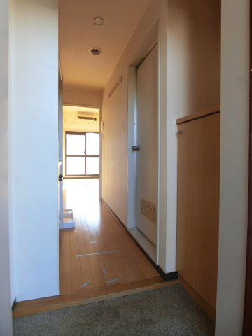 ファミーユビルの玄関|他のお部屋の参考写真となります。
