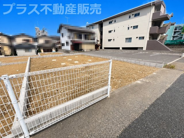 【外観】 | 福岡市東区多の津5丁目1期　5号棟（全5棟）【仲介手数料無料・0円】 | 現地写真。プラス不動産販売なら、現場の全ての棟をまとめてご見学頂けます。