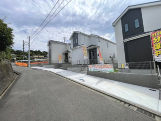 【前面道路含む現地写真】 | 町田市金井ヶ丘2丁目　新築戸建　全3棟（A号棟） | 前面道路