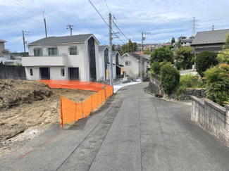 【前面道路含む現地写真】 | 町田市金井ヶ丘2丁目　新築戸建　全3棟（A号棟） | 前面道路