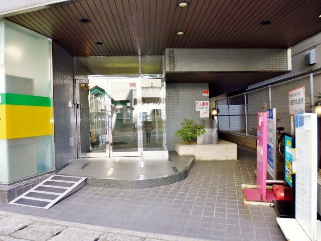 大手ビルのエントランス