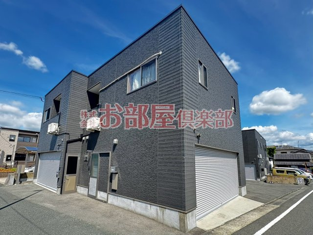 GarageHouse Pit-In Shirayama の外観|落ち着いた雰囲気の外観です