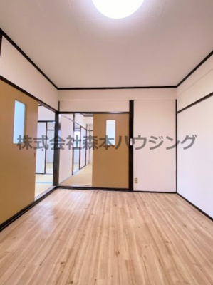 【居間・リビング】 | 　大日松原マンション | 明るい居間です