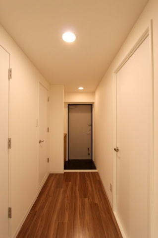 岡山市北区奥田西町の賃貸マンションの玄関