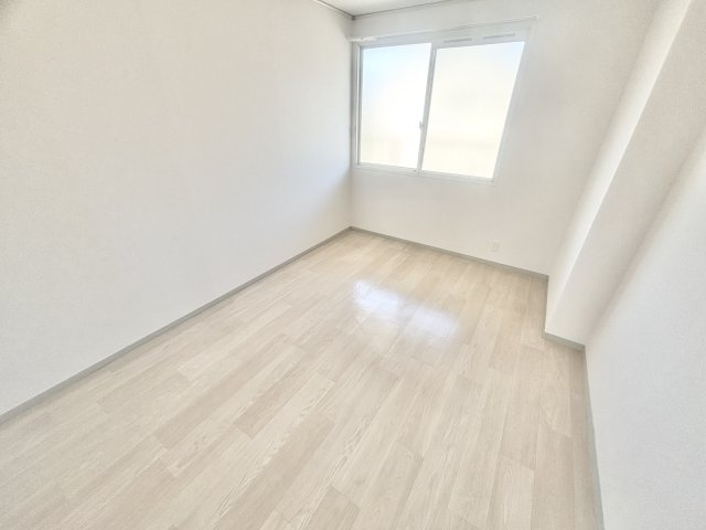 コア柏島の洋室